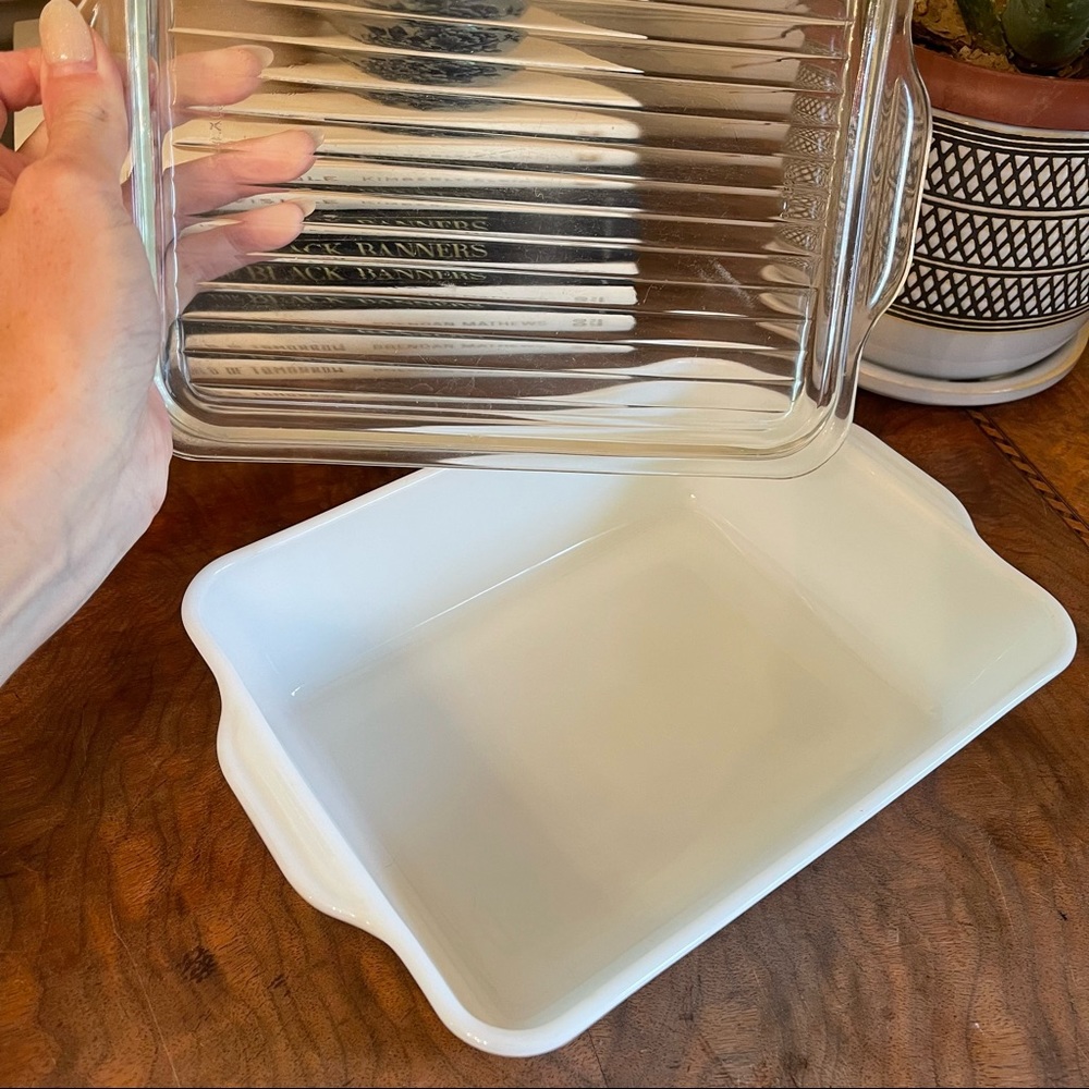 Turquoise on White Butterprint Pyrex 503, 1.5 quart Vintage casserole dish lid - Picture 3 of 5